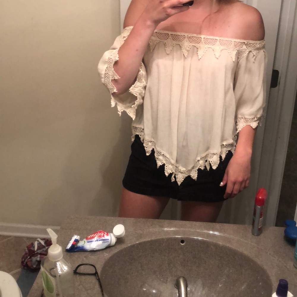CREAM off the shoulder